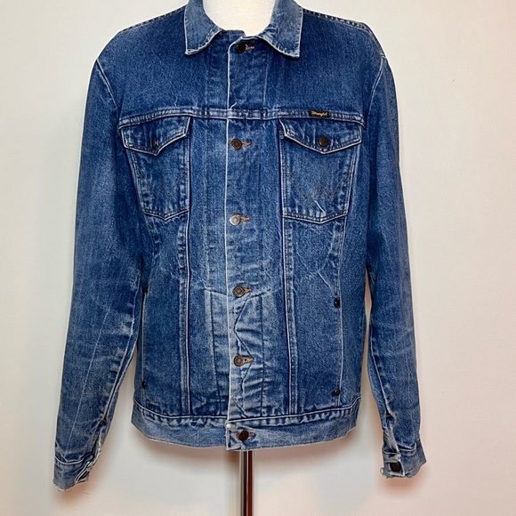 SOLD 2/1 Wrangler Vintage Distressed Men’s Denim Wrangler Jacket, Size 42L - Picture 2 of 16